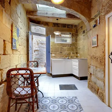 Shambala - 900 Year Old Quaint House Of Character In Gozo Appartamento