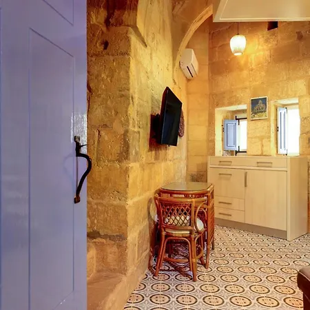 Shambala - 900 Year Old Quaint House Of Character In Gozo Appartamento