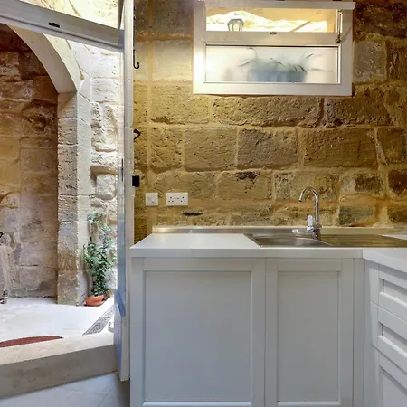 Shambala - 900 Year Old Quaint House Of Character In Gozo Appartamento